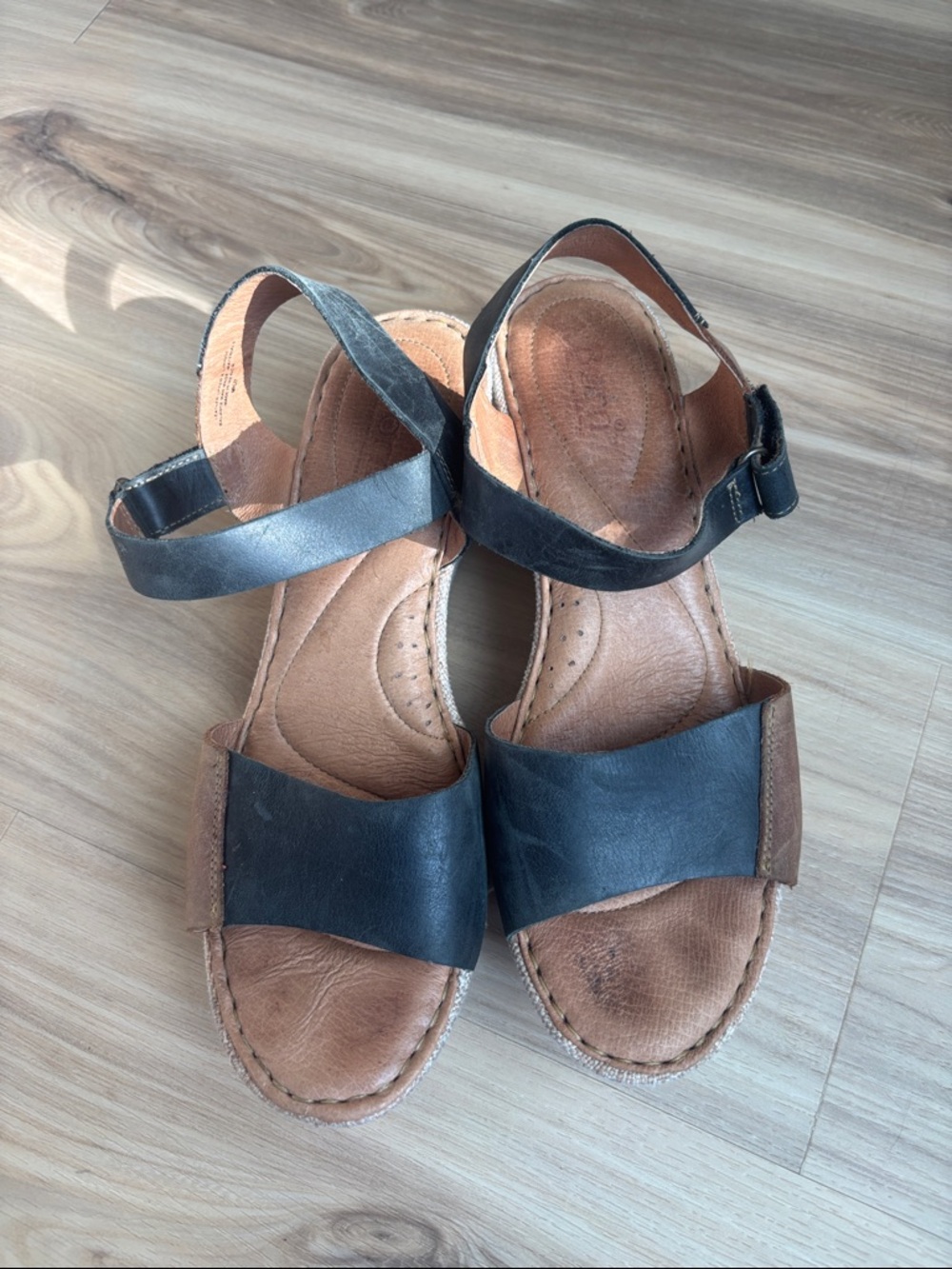 Born Nector Tan Black Combo Leather Wedge Sandal Size 9